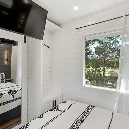 The Lonely Bull Luxury Container Home On 5 Acres Weatherford Exterior photo